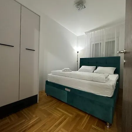Port 3 * Belgrade