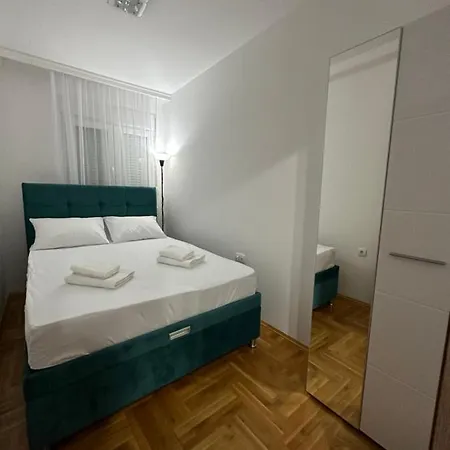Port 3 Apartment