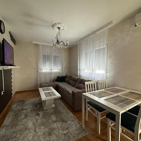 Port 3 Apartment *
